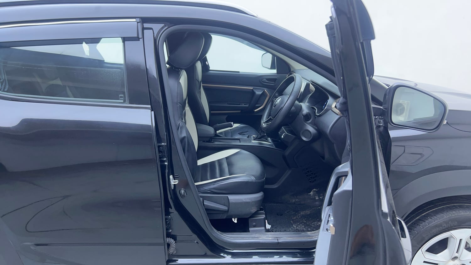 Used 2024 Renault Kiger RXT AMT Petrol Automatic interior RIGHT SIDE FRONT DOOR CABIN VIEW