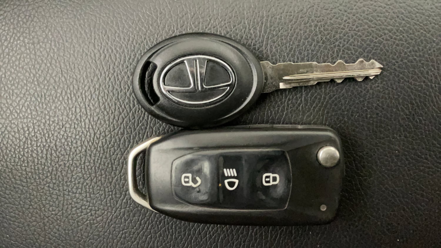 Used 2016 Tata Tiago Revotron XT Petrol Manual extra CAR KEY VIEW
