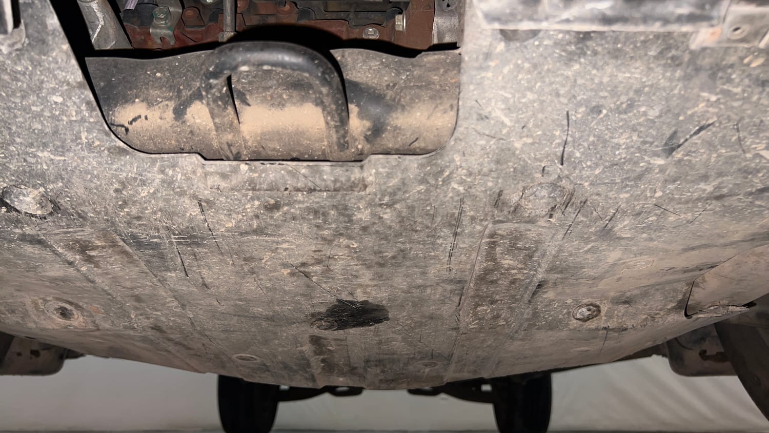 Used 2019 Mahindra XUV500 W9 AT Diesel Automatic extra FRONT LEFT UNDERBODY VIEW