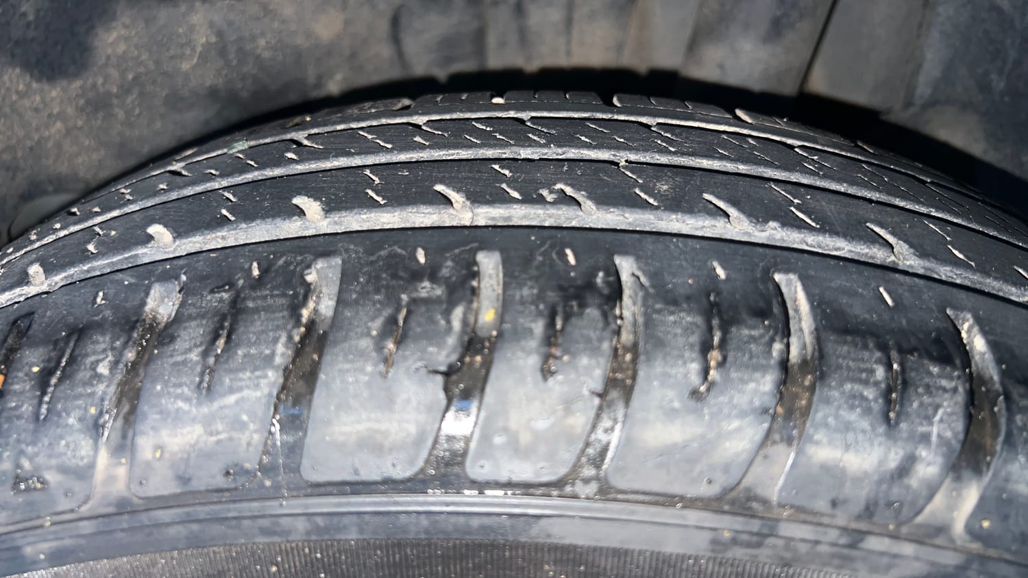 Used 2023 Maruti Suzuki Swift VXi AMT Petrol Automatic tyres LEFT REAR TYRE TREAD VIEW