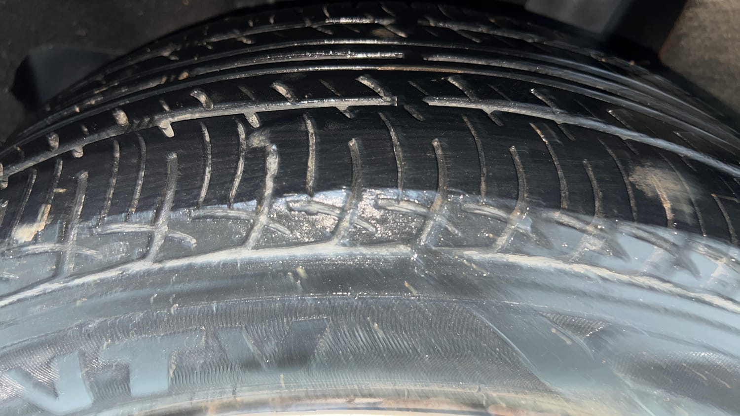Used 2017 Maruti Suzuki Baleno Delta 1.2 Petrol Manual tyres LEFT REAR TYRE TREAD VIEW