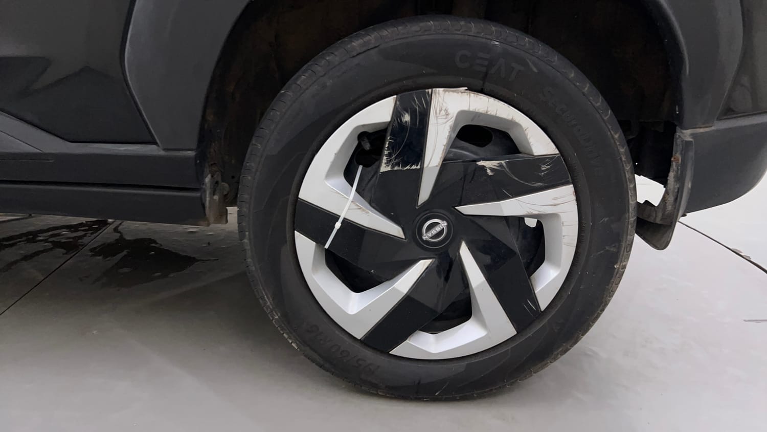 Used 2024 Nissan Magnite XL AMT Petrol Automatic tyres LEFT REAR TYRE RIM VIEW