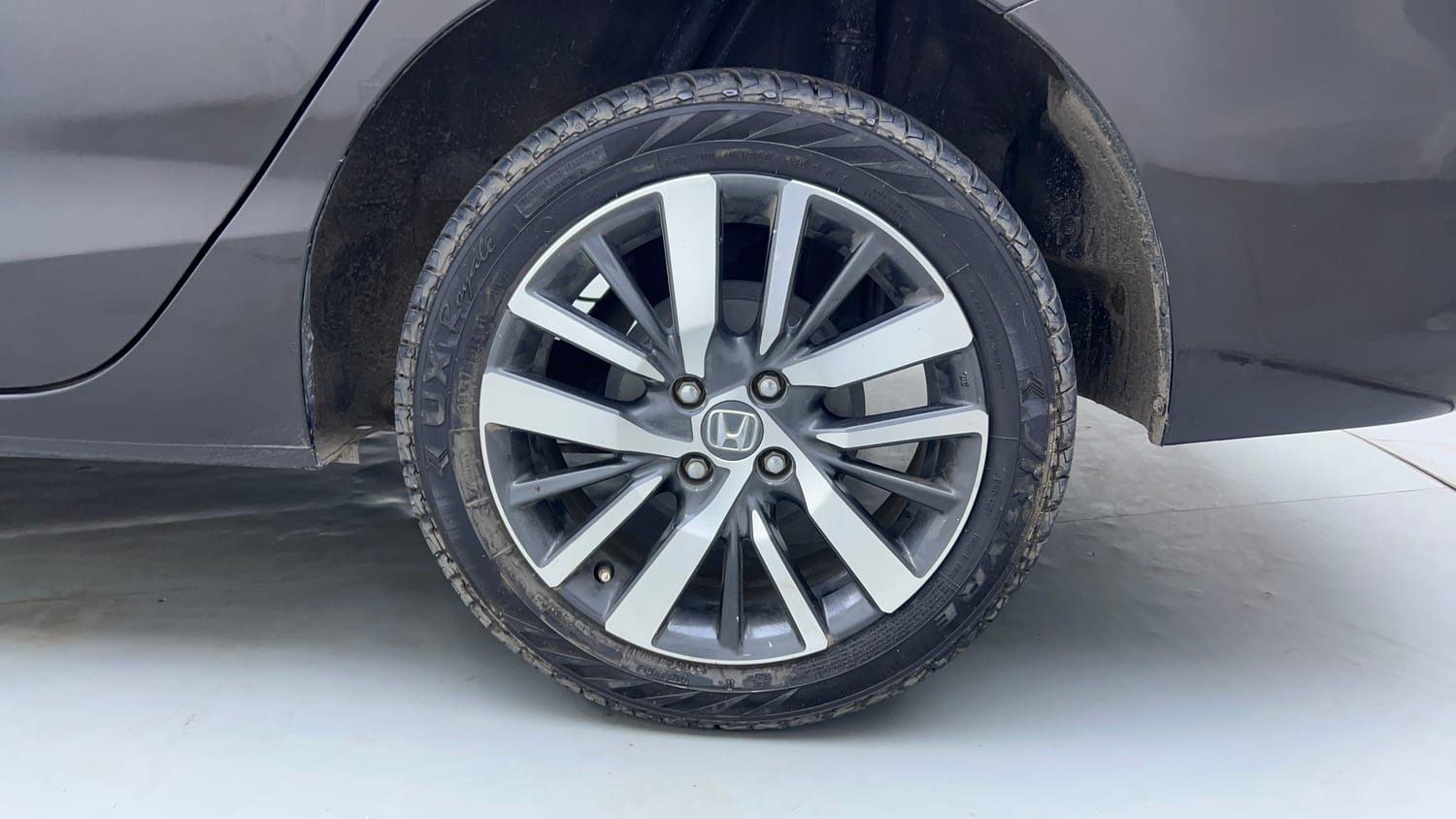 Used 2021 Honda City ZX CVT Petrol Petrol Automatic tyres LEFT REAR TYRE RIM VIEW