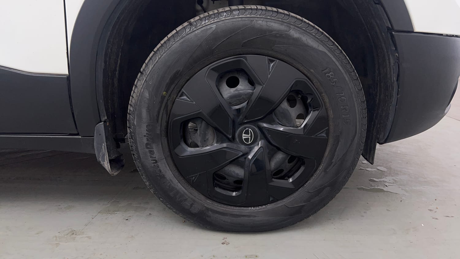 Used 2024 Tata Punch Adventure MT Petrol Manual tyres RIGHT FRONT TYRE RIM VIEW