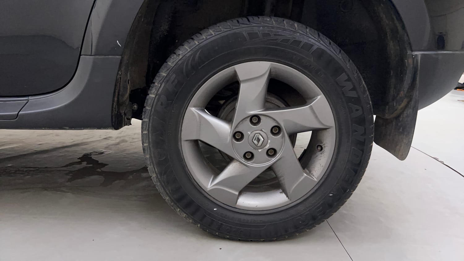 Used 2015 Renault Duster RxL Petrol Petrol Manual tyres LEFT REAR TYRE RIM VIEW