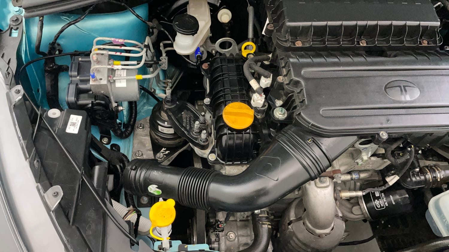 Used 2025 Tata Tiago XT Petrol Manual engine ENGINE RIGHT SIDE VIEW