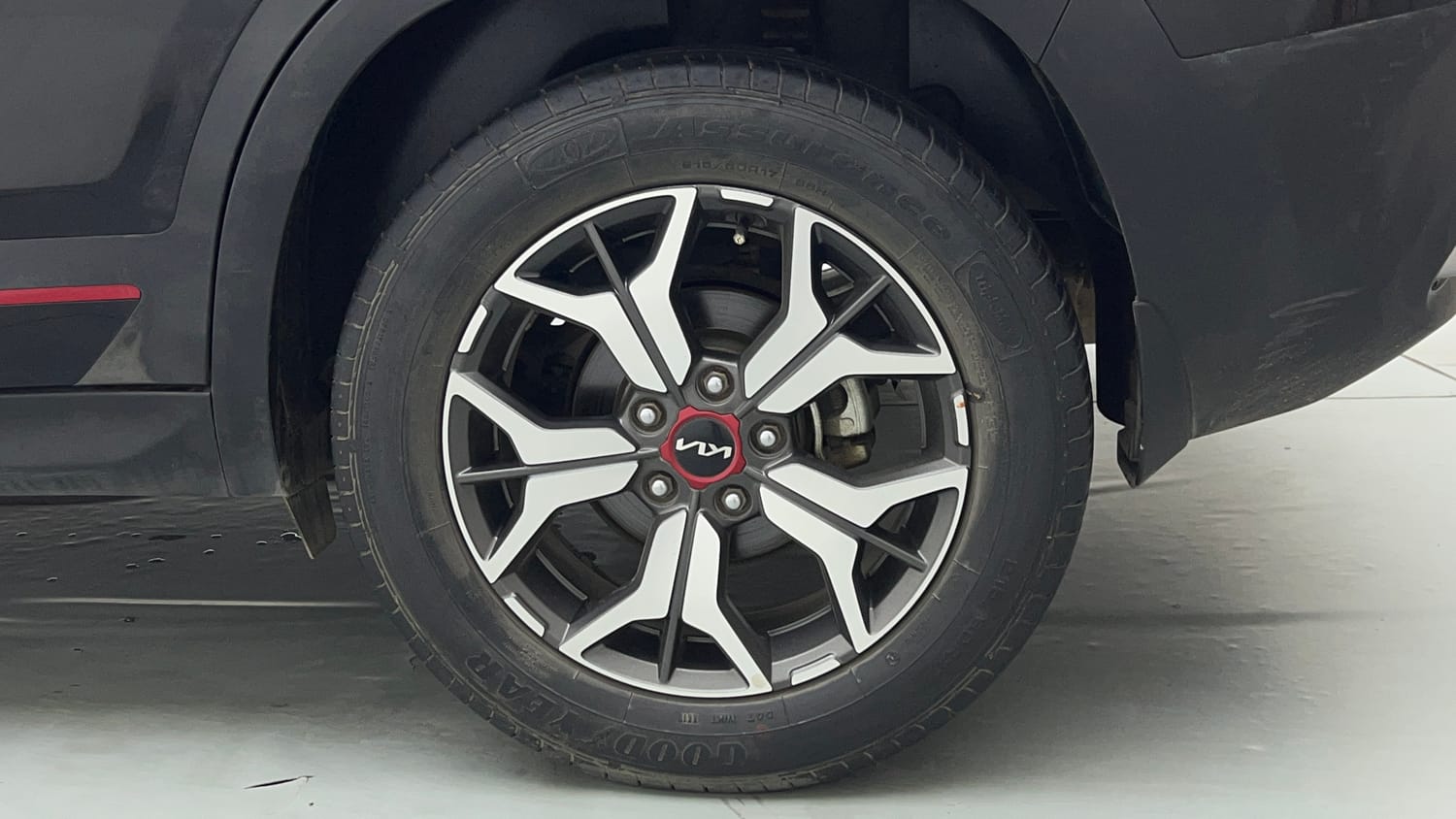 Used 2022 Kia Seltos GTX Plus 1.5 Diesel AT Diesel Automatic tyres LEFT REAR TYRE RIM VIEW