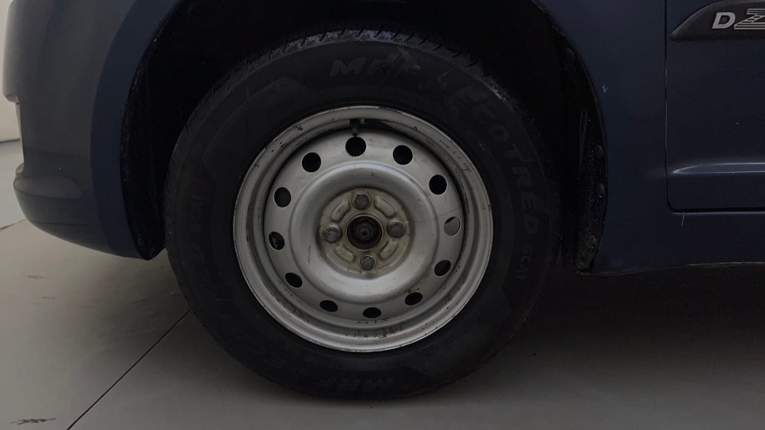 Used 2012 Maruti Suzuki Swift Dzire LXi 1.2 BS-IV Petrol Manual tyres LEFT FRONT TYRE RIM VIEW