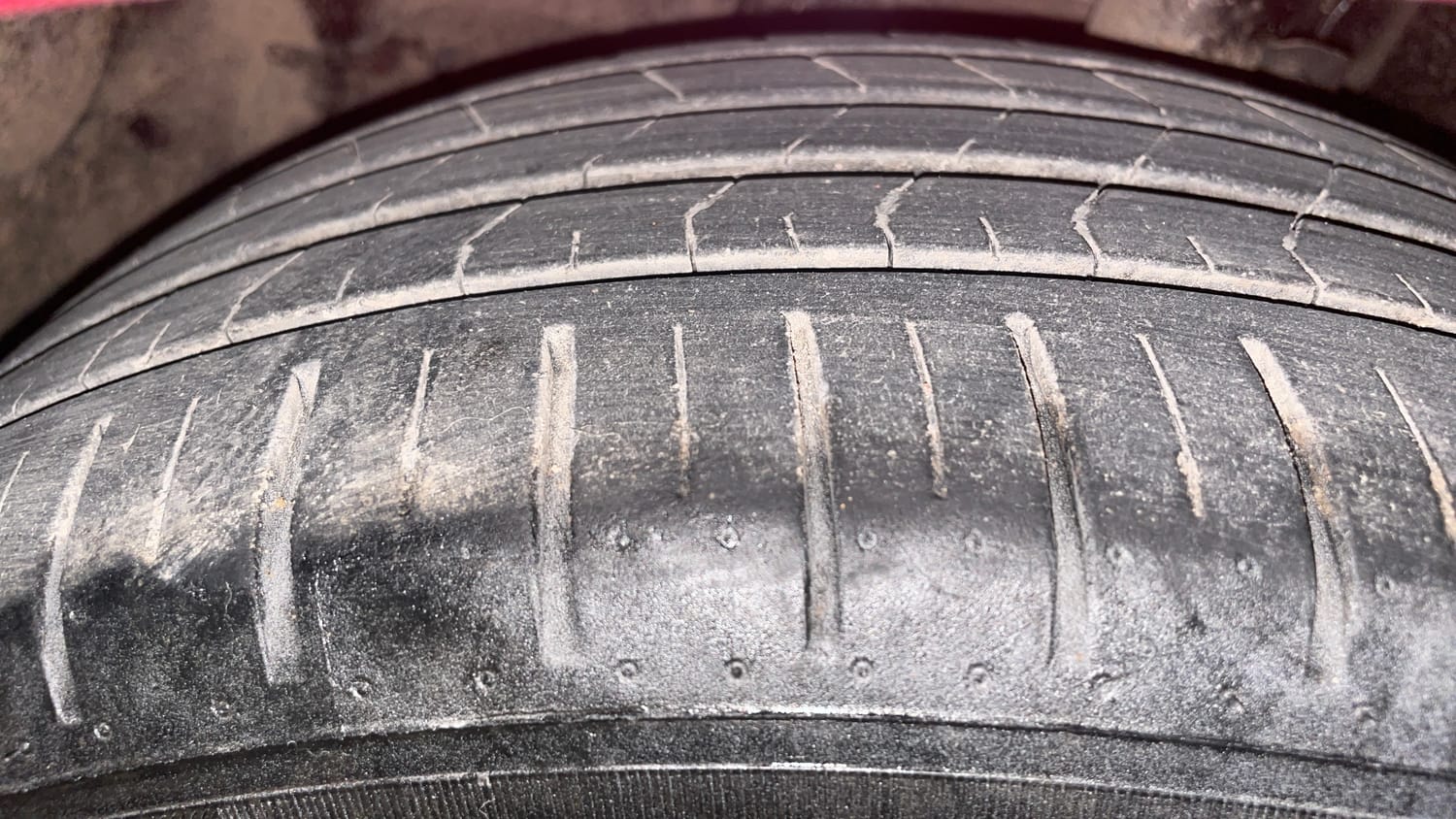 Used 2020 Ford Figo Aspire Titanium 1.2 Ti-VCT Petrol Manual tyres LEFT FRONT TYRE TREAD VIEW