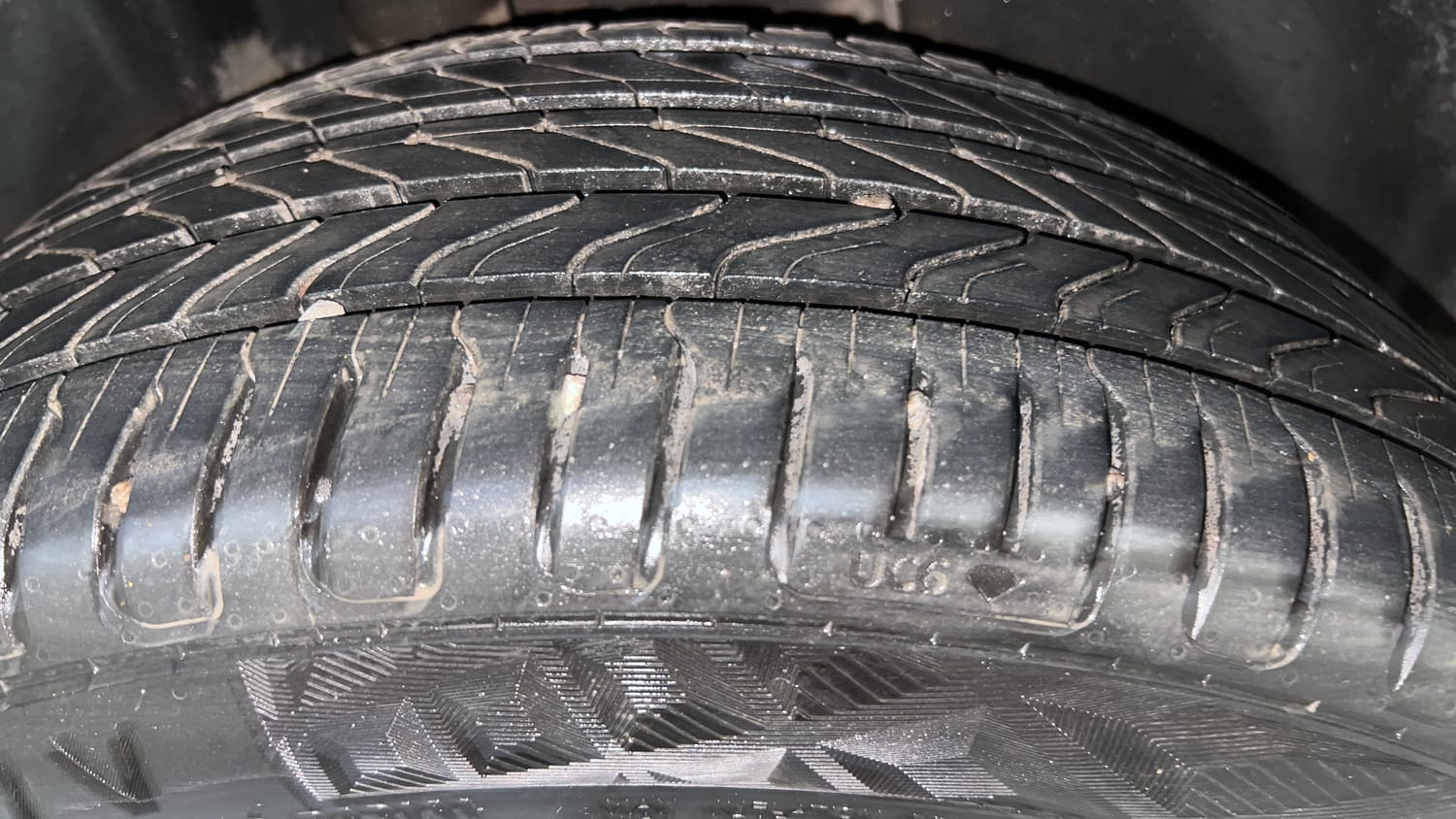 Used 2023 Volkswagen Taigun Topline 1.0 TSI AT Petrol Automatic tyres RIGHT REAR TYRE TREAD VIEW