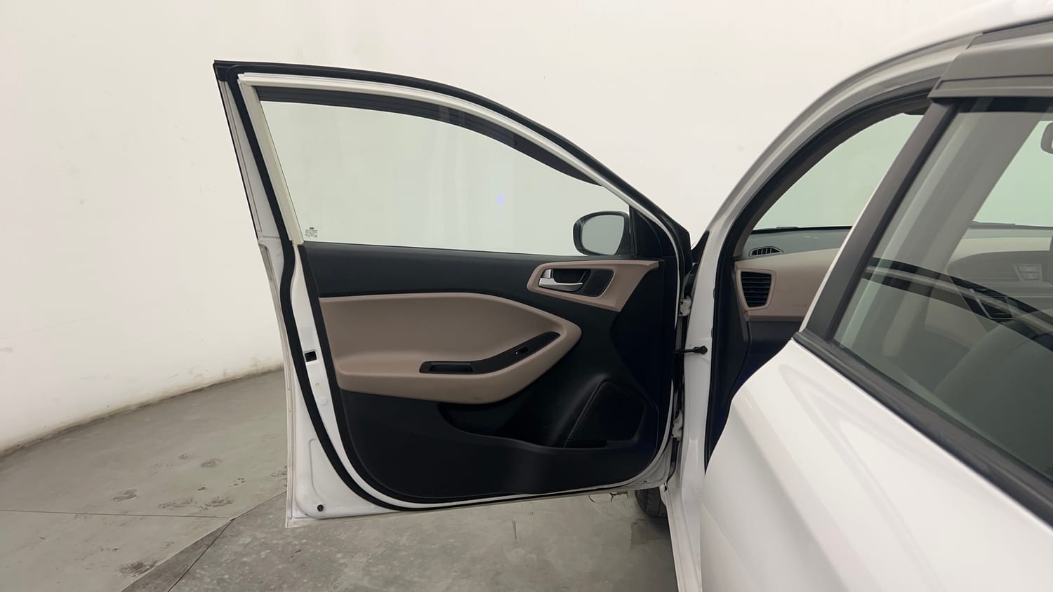 Used 2016 Hyundai Elite i20 Sportz 1.2 Petrol Manual interior LEFT FRONT DOOR OPEN VIEW