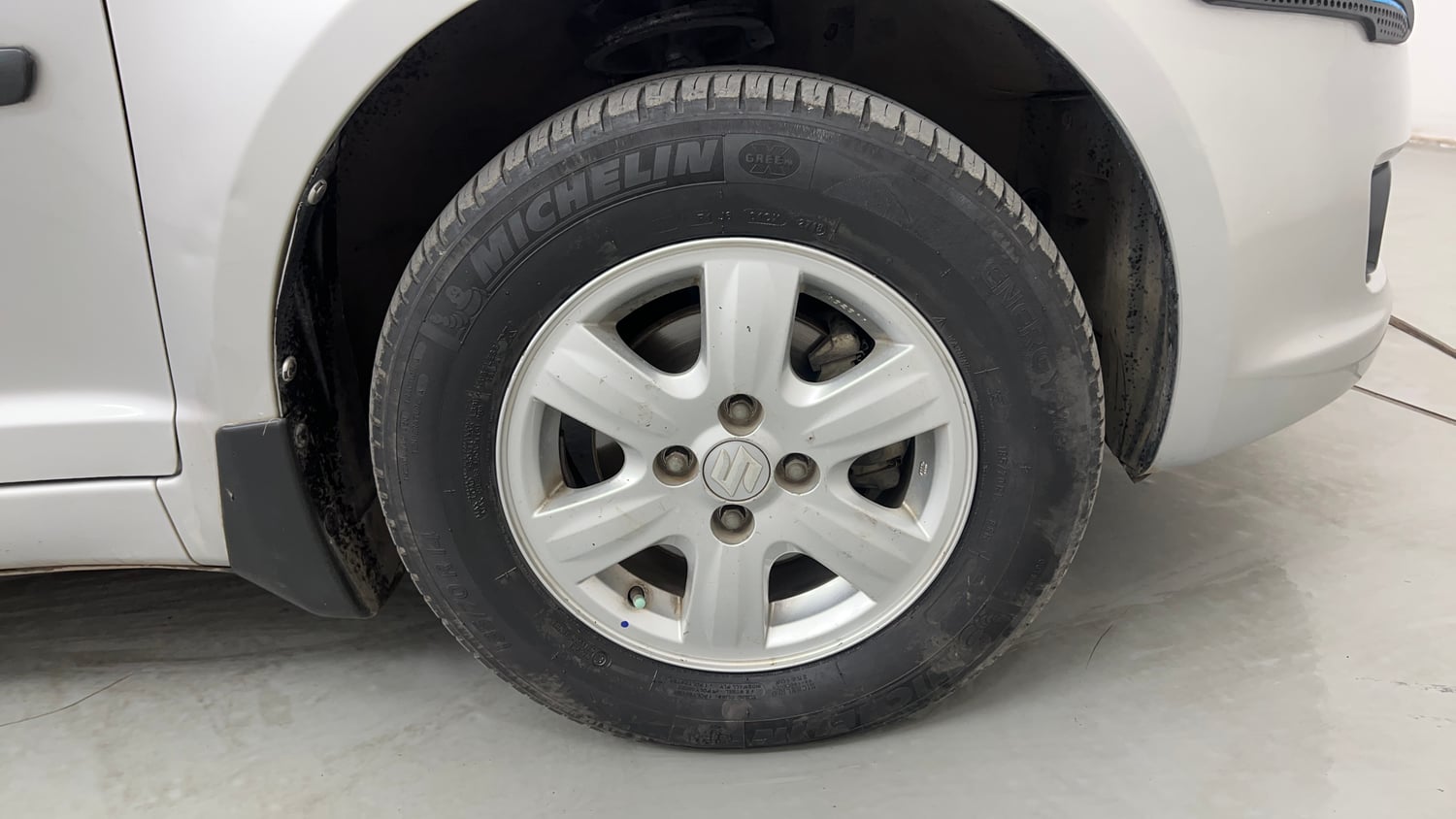 Used 2012 Maruti Suzuki Swift Dzire ZXi 1.2 BS-IV Petrol Manual tyres RIGHT FRONT TYRE RIM VIEW