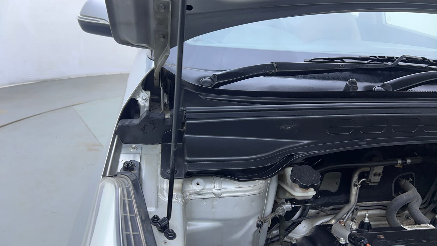 Used 2018 Hyundai Creta SX Plus 1.6 AT Petrol Petrol Automatic engine ENGINE RIGHT SIDE HINGE & APRON VIEW