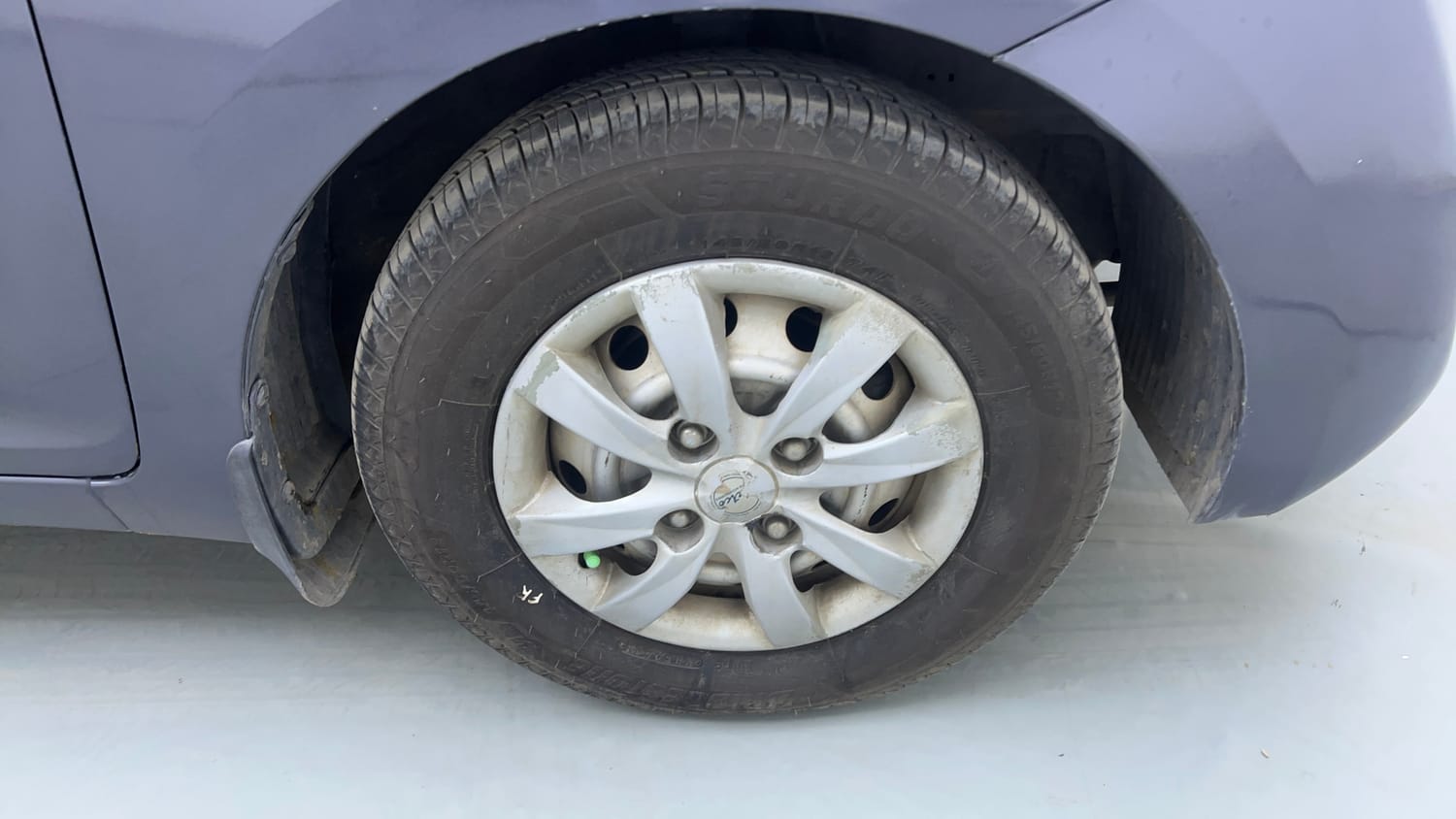 Used 2017 Hyundai Eon Era + Petrol Manual tyres RIGHT FRONT TYRE RIM VIEW