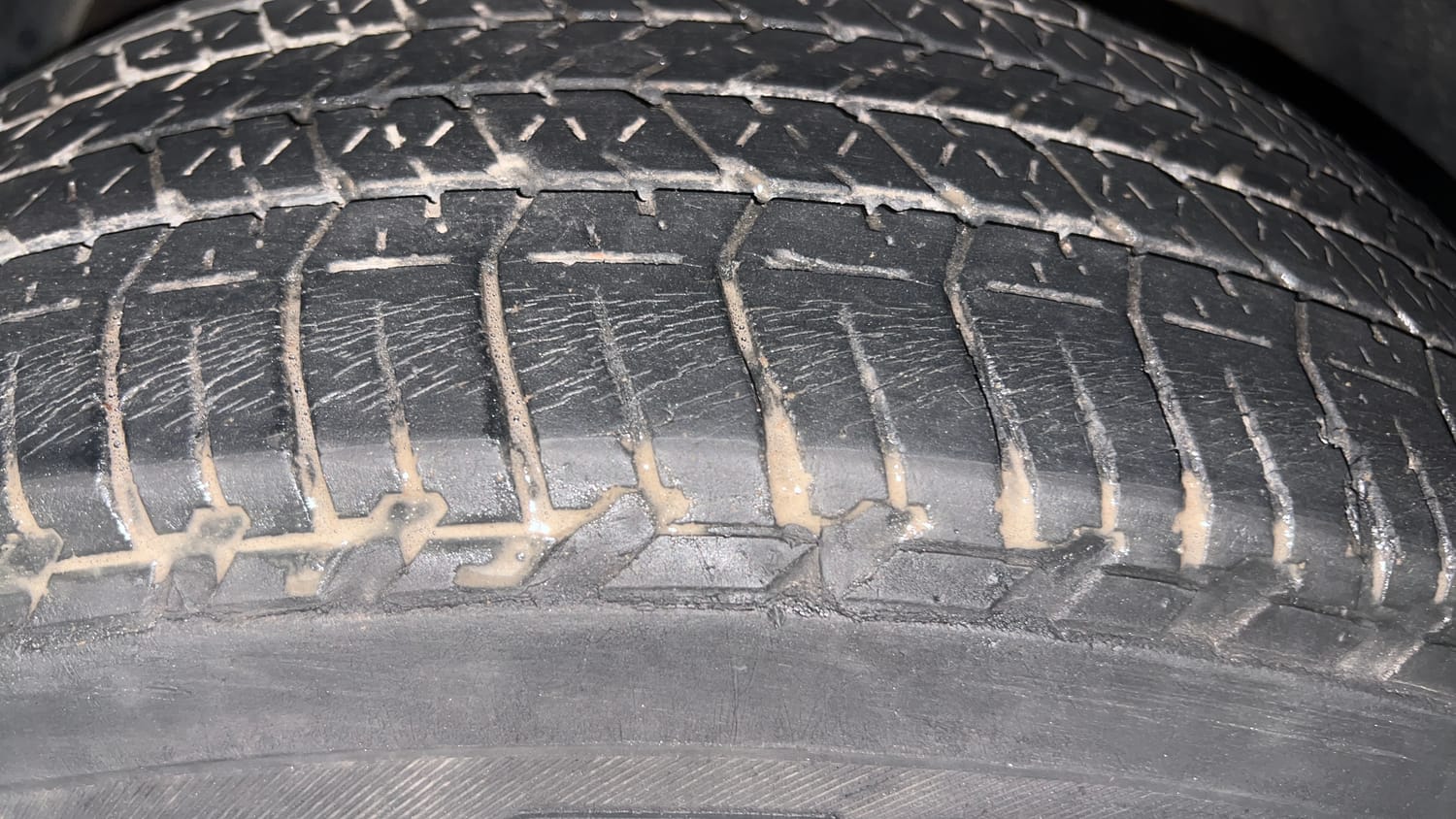 Used 2019 Mahindra XUV500 W9 AT Diesel Automatic tyres LEFT FRONT TYRE TREAD VIEW