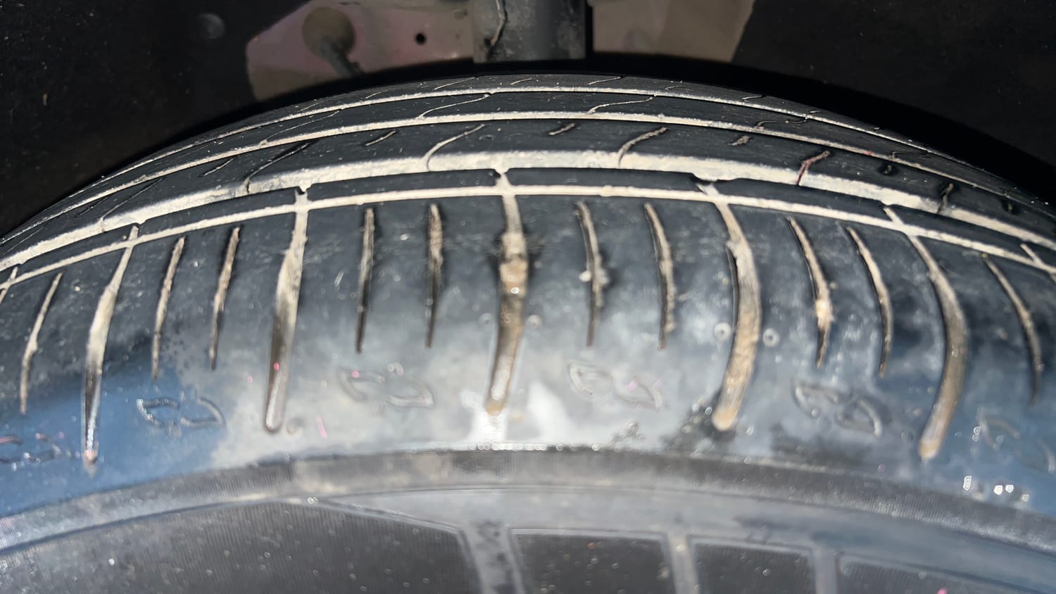 Used 2022 Mahindra XUV700 AX 5 Petrol AT 5 STR Petrol Automatic tyres RIGHT FRONT TYRE TREAD VIEW