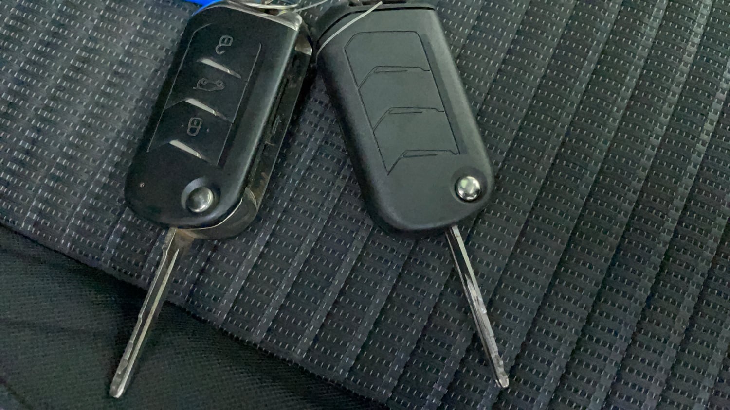 Used 2022 Mahindra XUV700 AX 5 Petrol AT 5 STR Petrol Automatic extra CAR KEY VIEW