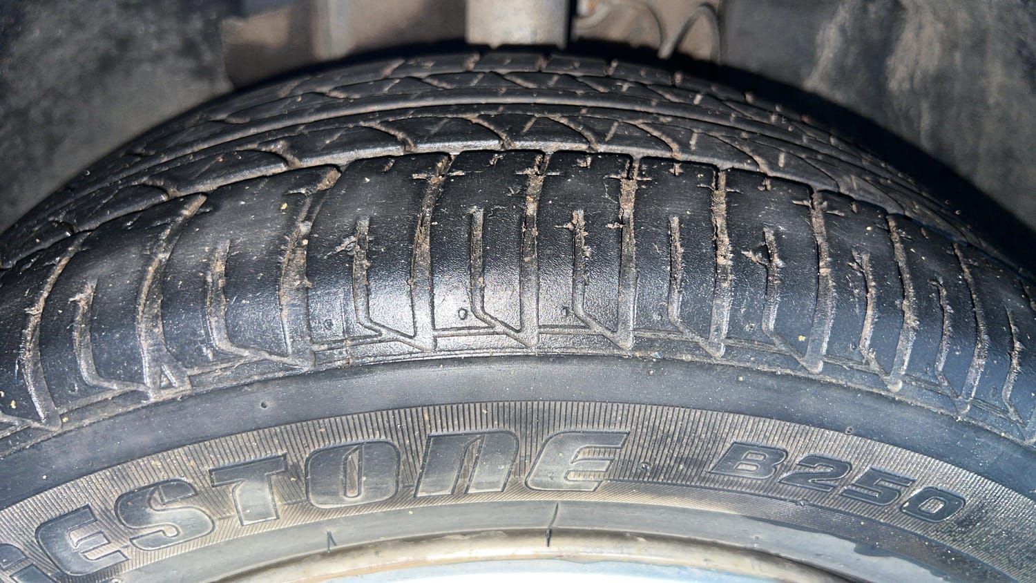 Used 2022 Tata Tiago XE Petrol Manual tyres RIGHT FRONT TYRE TREAD VIEW