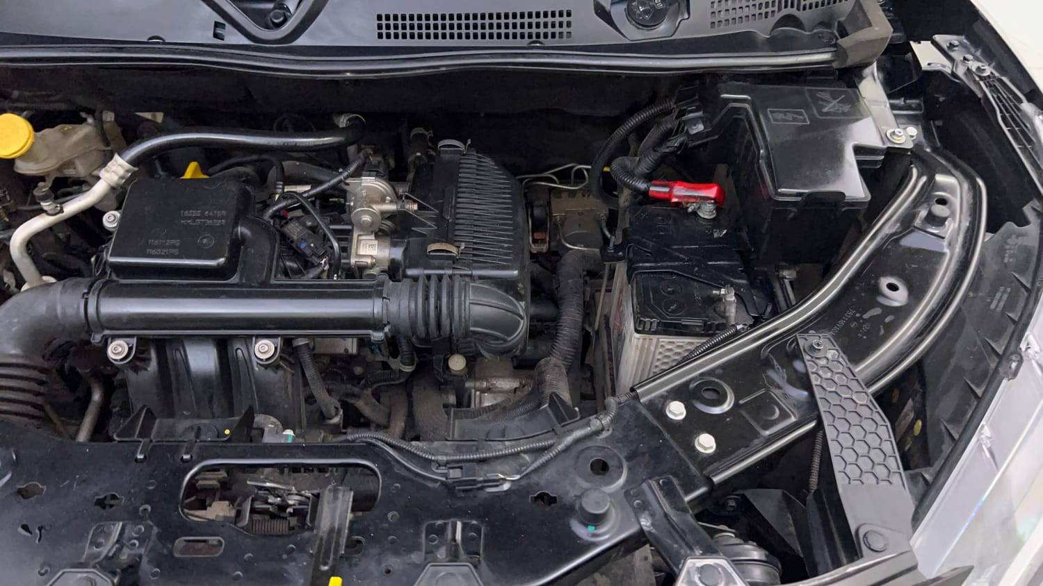 Used 2024 Nissan Magnite XL AMT Petrol Automatic engine ENGINE LEFT SIDE VIEW