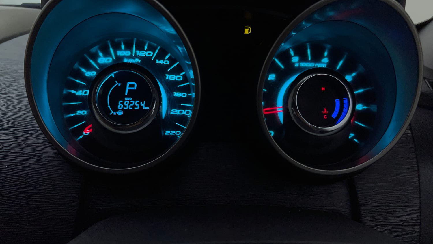 Used 2019 Mahindra XUV500 W9 AT Diesel Automatic interior CLUSTERMETER VIEW