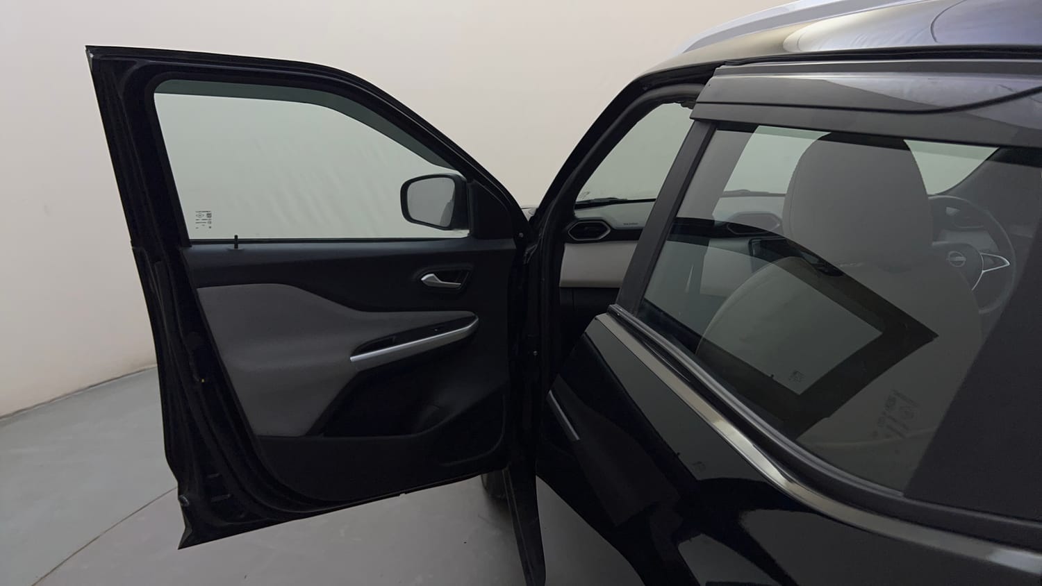 Used 2024 Nissan Magnite XL AMT Petrol Automatic interior LEFT FRONT DOOR OPEN VIEW
