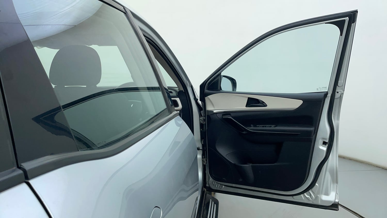 Used 2022 Mahindra XUV700 AX 5 Petrol AT 5 STR Petrol Automatic interior RIGHT FRONT DOOR OPEN VIEW
