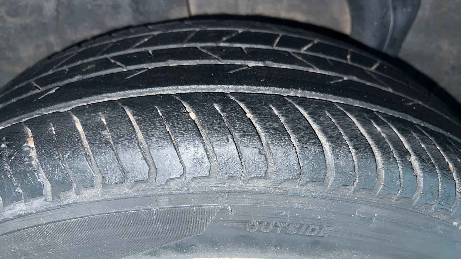 Used 2021 Nissan Magnite XE Petrol Manual tyres RIGHT REAR TYRE TREAD VIEW