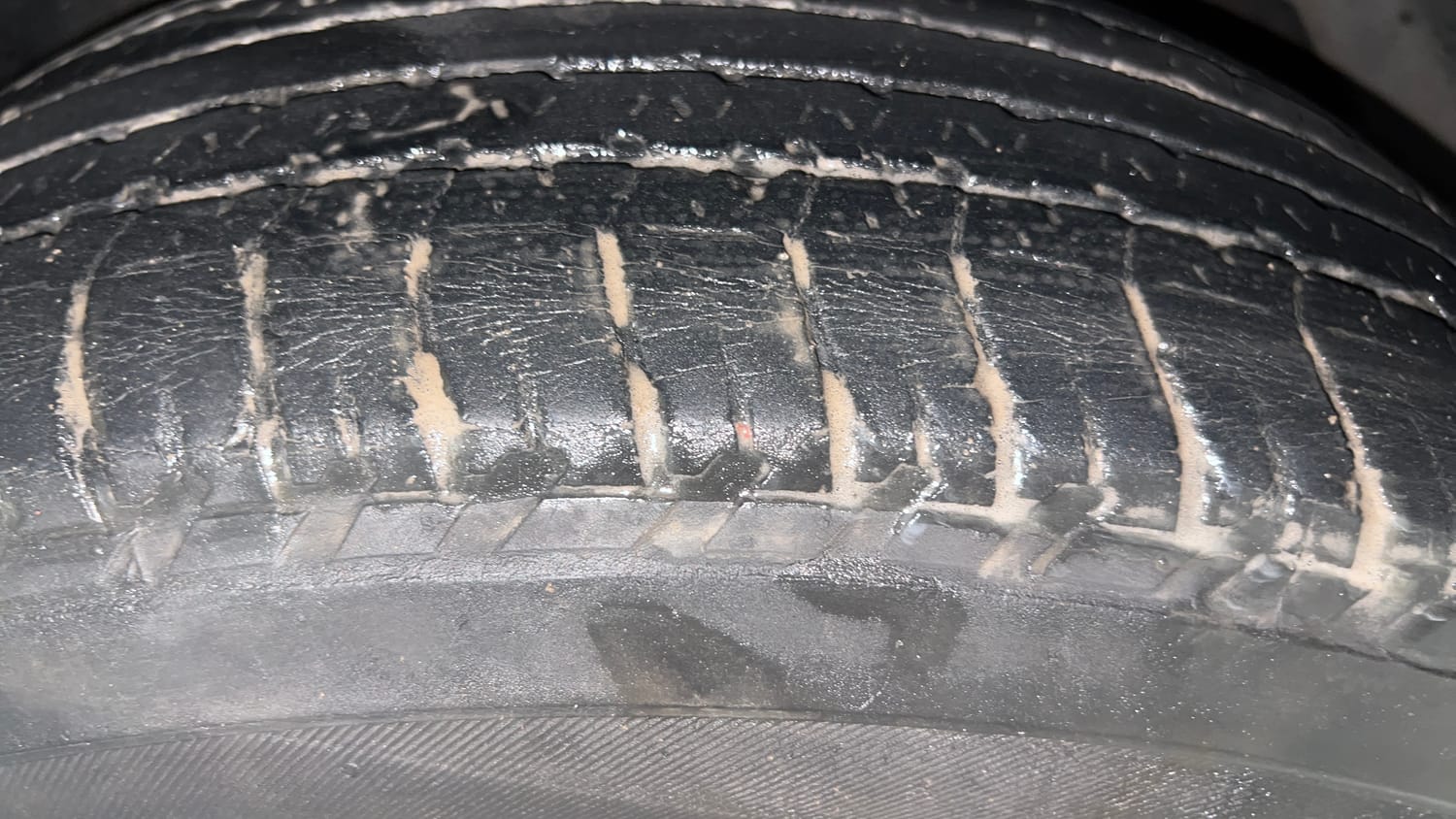 Used 2019 Mahindra XUV500 W9 AT Diesel Automatic tyres RIGHT FRONT TYRE TREAD VIEW
