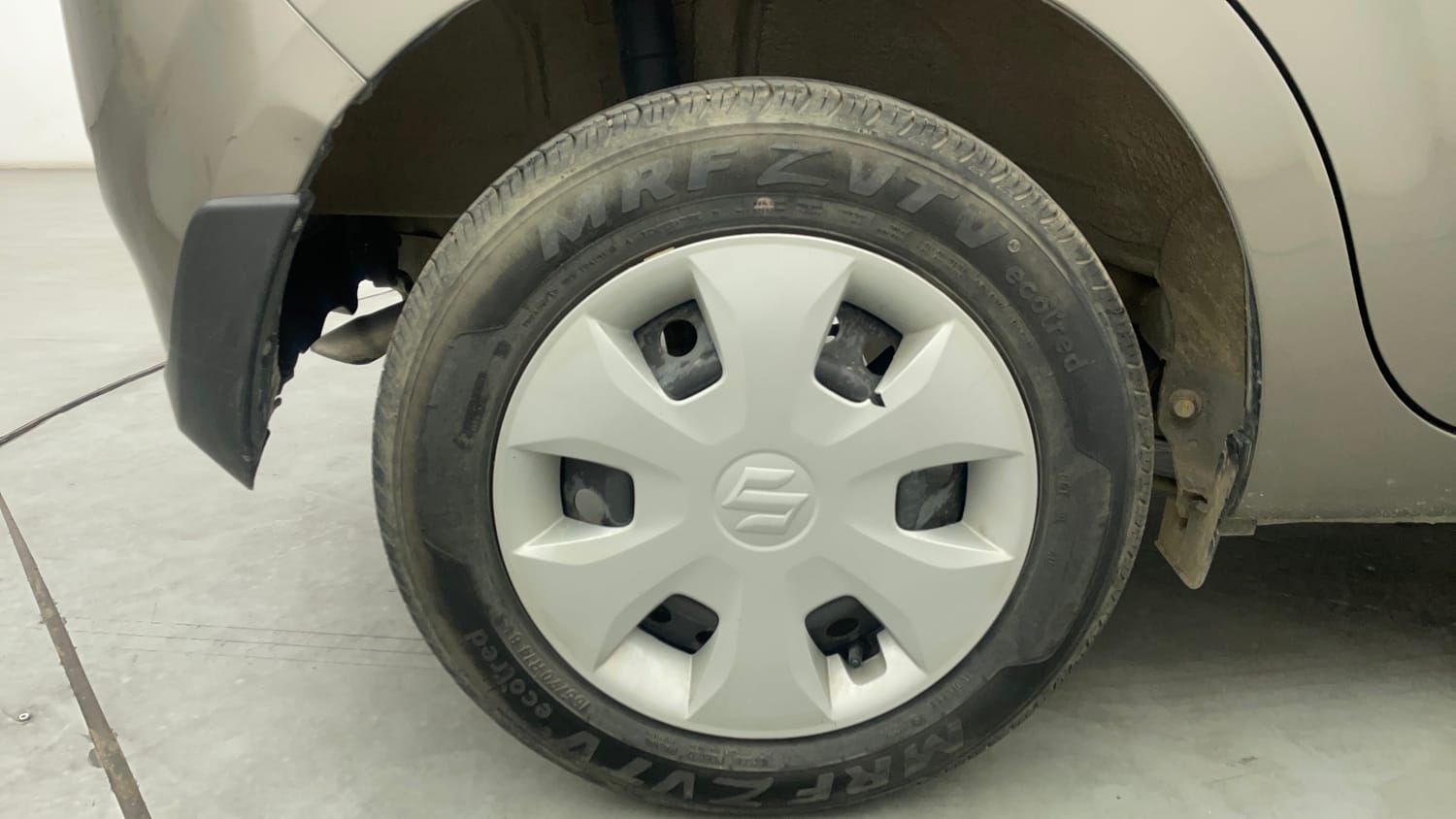 Used 2024 Maruti Suzuki Wagon R VXI 1.0 AGS Petrol Automatic tyres RIGHT REAR TYRE RIM VIEW