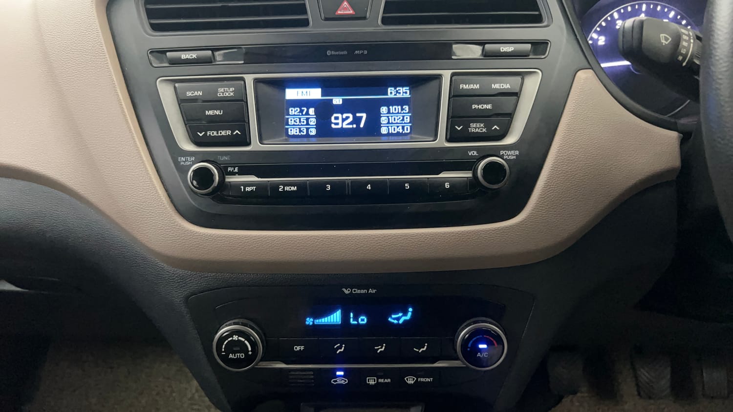 Used 2016 Hyundai Elite i20 Sportz 1.2 Petrol Manual interior MUSIC SYSTEM & AC CONTROL VIEW