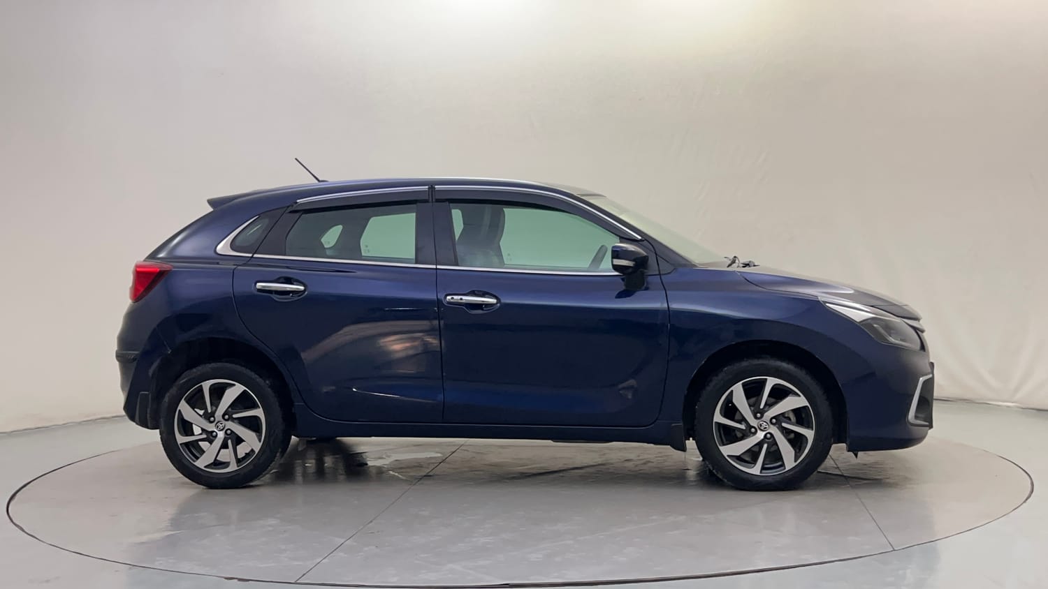 Used 2023 Toyota Glanza V AMT Petrol Automatic exterior RIGHT SIDE VIEW