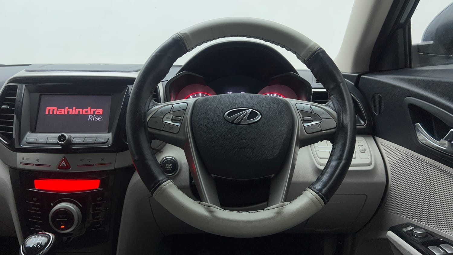 Used 2021 Mahindra XUV 300 W8 1.2 Petrol Petrol Manual interior STEERING VIEW