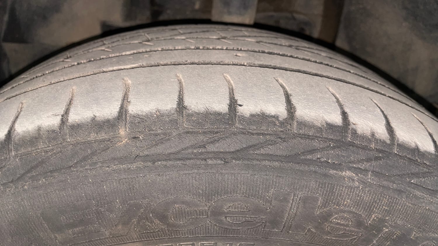 Used 2019 Tata Nexon XZ Plus Diesel Diesel Manual tyres LEFT FRONT TYRE TREAD VIEW