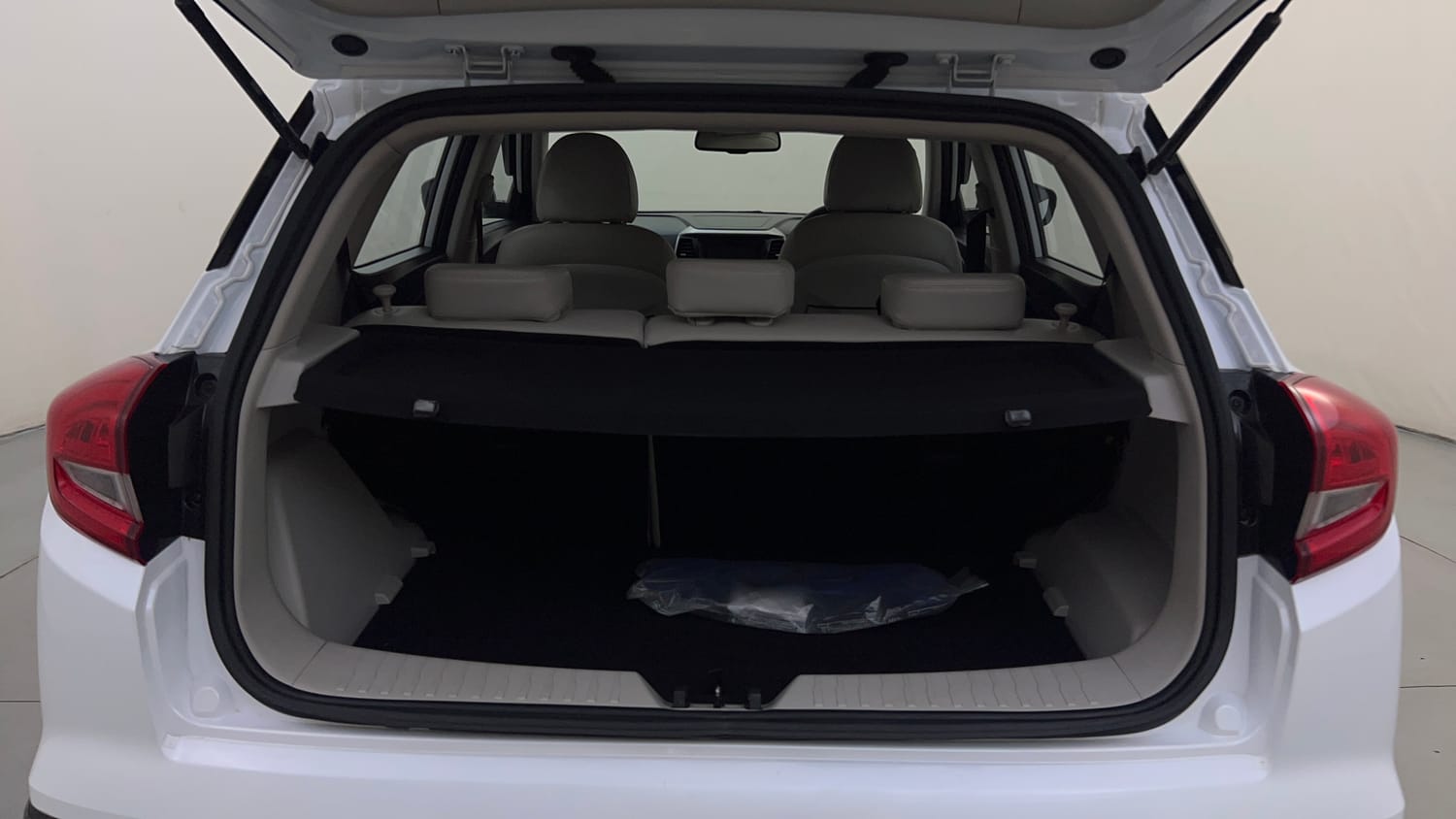 Used 2024 Mahindra XUV 300 W8 (O) 1.2 Petrol Petrol Manual interior DICKY INSIDE VIEW
