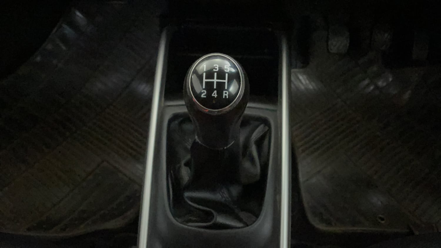 Used 2018 Maruti Suzuki Baleno Delta 1.2 Petrol Manual interior GEAR  KNOB VIEW