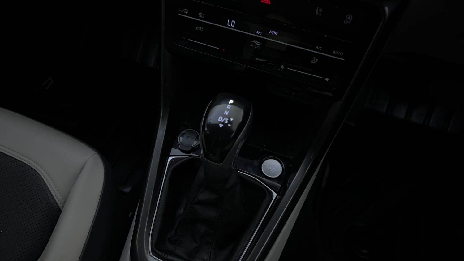 Used 2023 Volkswagen Taigun Topline 1.0 TSI AT Petrol Automatic interior GEAR  KNOB VIEW