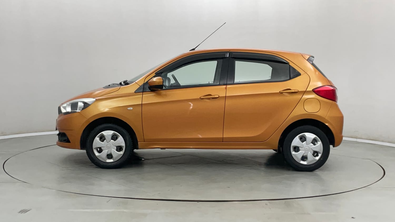 Used 2016 Tata Tiago Revotron XT Petrol Manual exterior LEFT SIDE VIEW