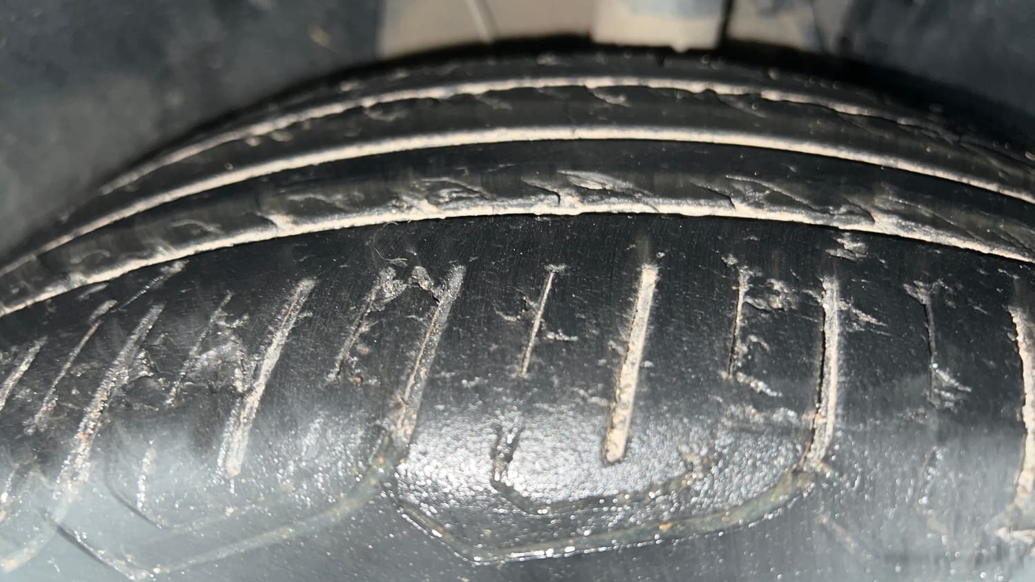 Used 2022 Tata Altroz XZ Plus Diesel Dark Edition Diesel Manual tyres RIGHT FRONT TYRE TREAD VIEW