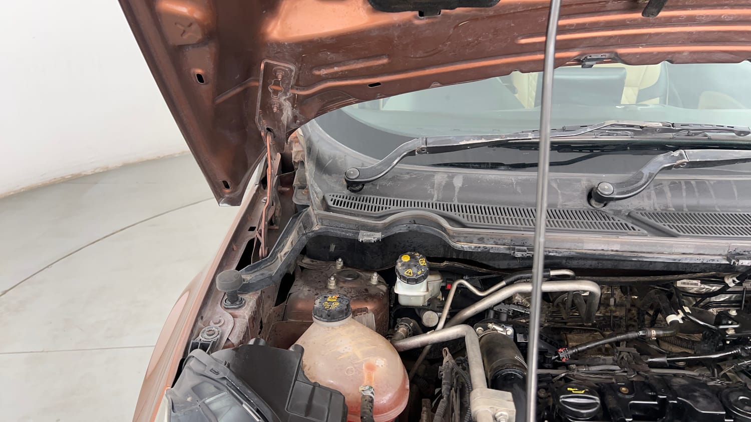 Used 2019 Ford EcoSport Titanium + 1.5L TDCi Diesel Manual engine ENGINE RIGHT SIDE HINGE & APRON VIEW
