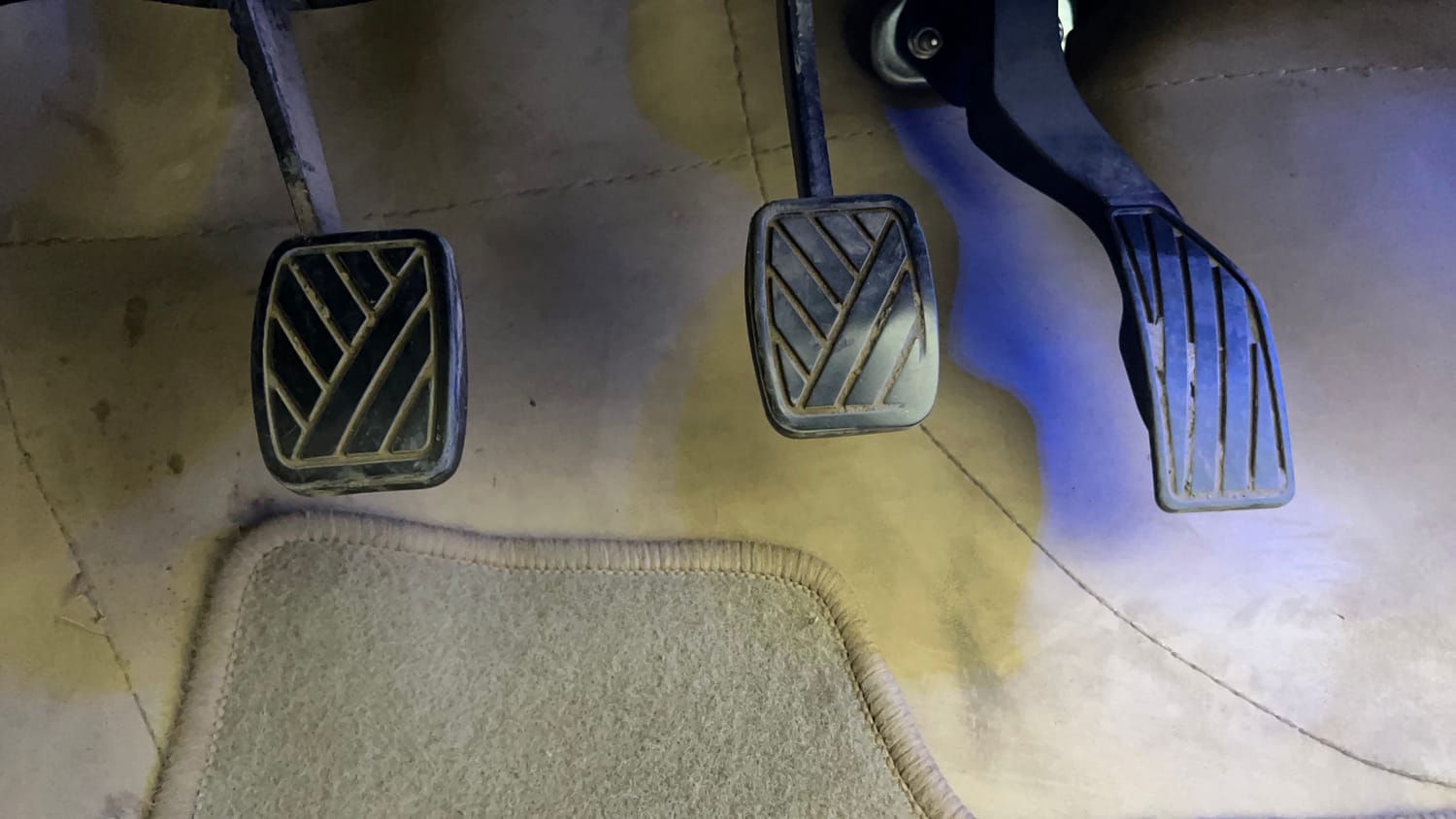 Used 2015 Maruti Suzuki Swift Dzire VXI Petrol Manual interior PEDALS VIEW