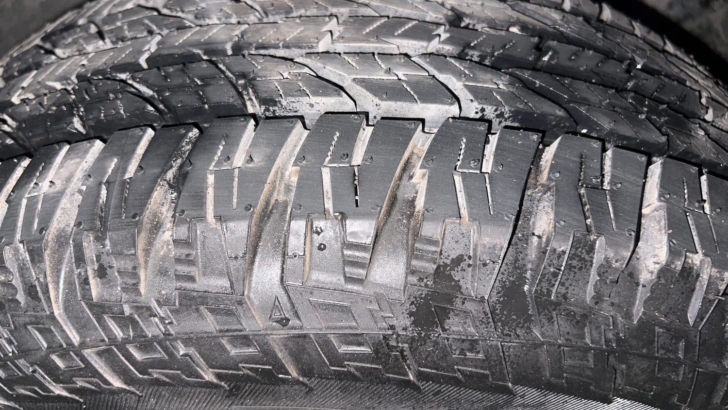 Used 2015 Renault Duster RxL Petrol Petrol Manual tyres RIGHT FRONT TYRE TREAD VIEW