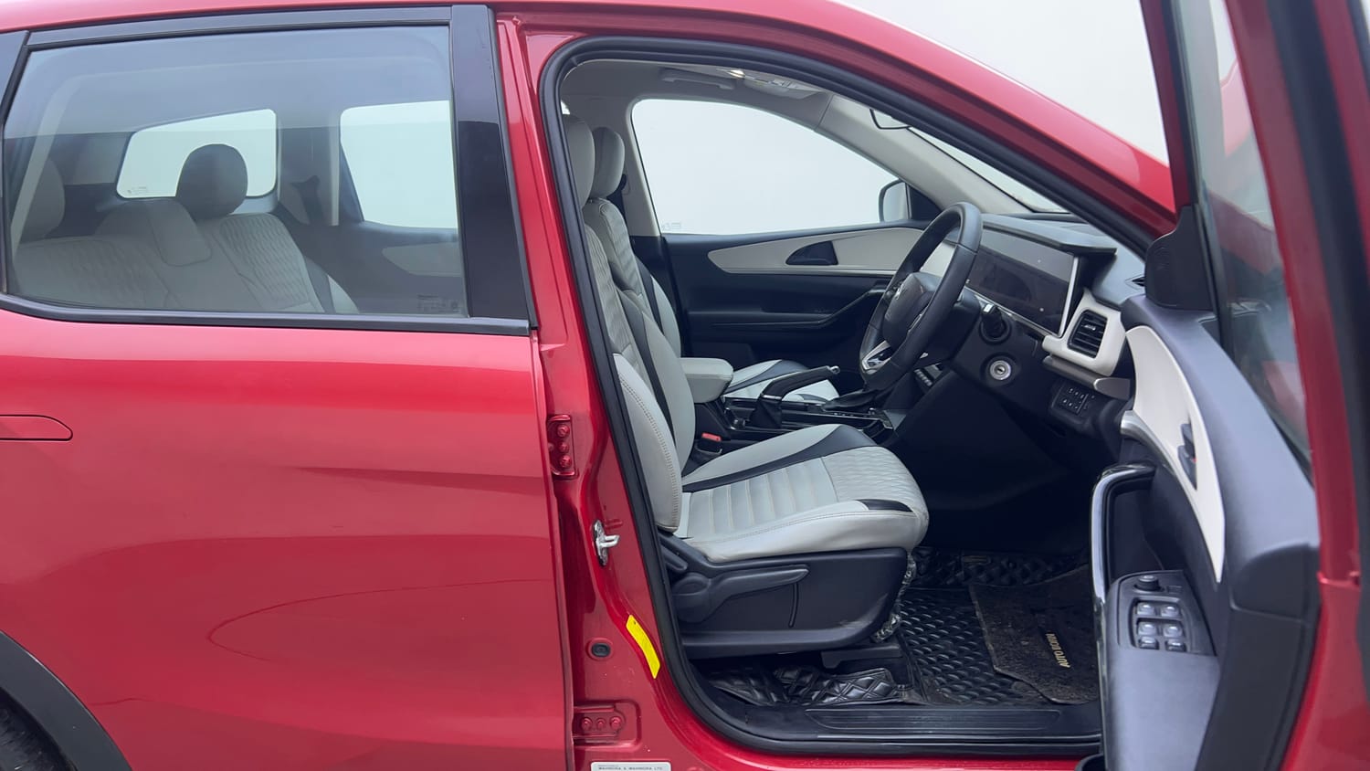Used 2022 Mahindra XUV700 AX 5 Petrol AT 5 STR Petrol Automatic interior RIGHT SIDE FRONT DOOR CABIN VIEW