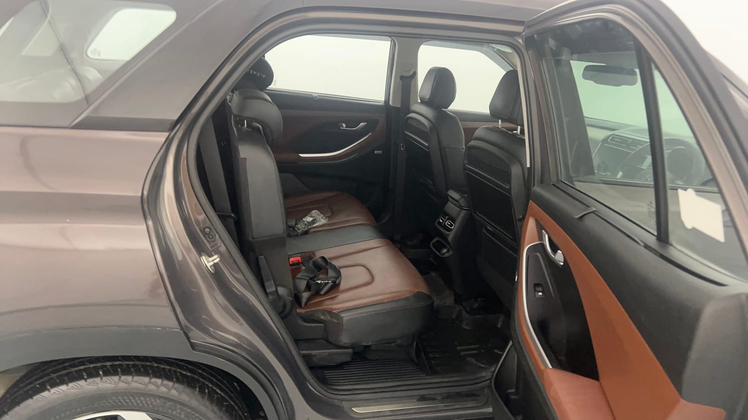 Used 2022 Hyundai Alcazar Signature (O) 7 Seater 1.5 Diesel AT Diesel Automatic interior RIGHT SIDE REAR DOOR CABIN VIEW
