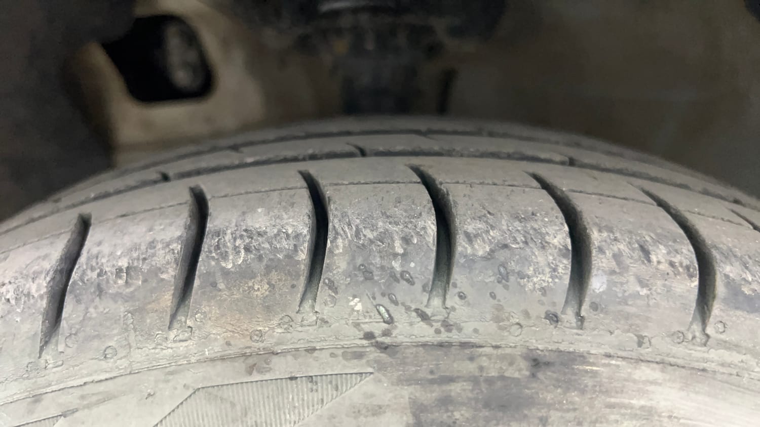 Used 2021 Hyundai Aura S 1.2 CNG Cng Manual tyres LEFT FRONT TYRE TREAD VIEW