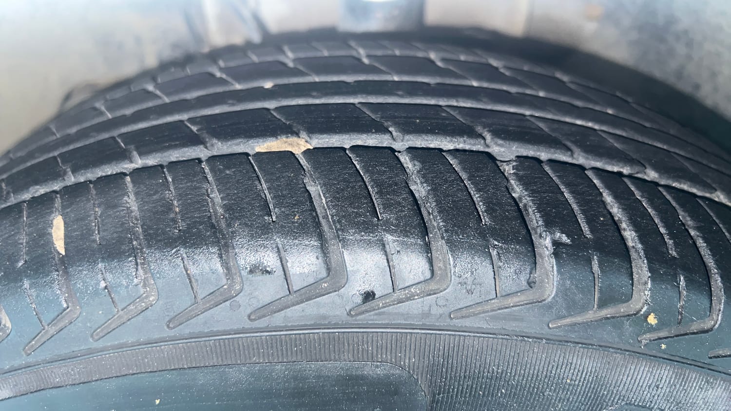 Used 2023 Tata Tiago XE Petrol Manual tyres LEFT FRONT TYRE TREAD VIEW