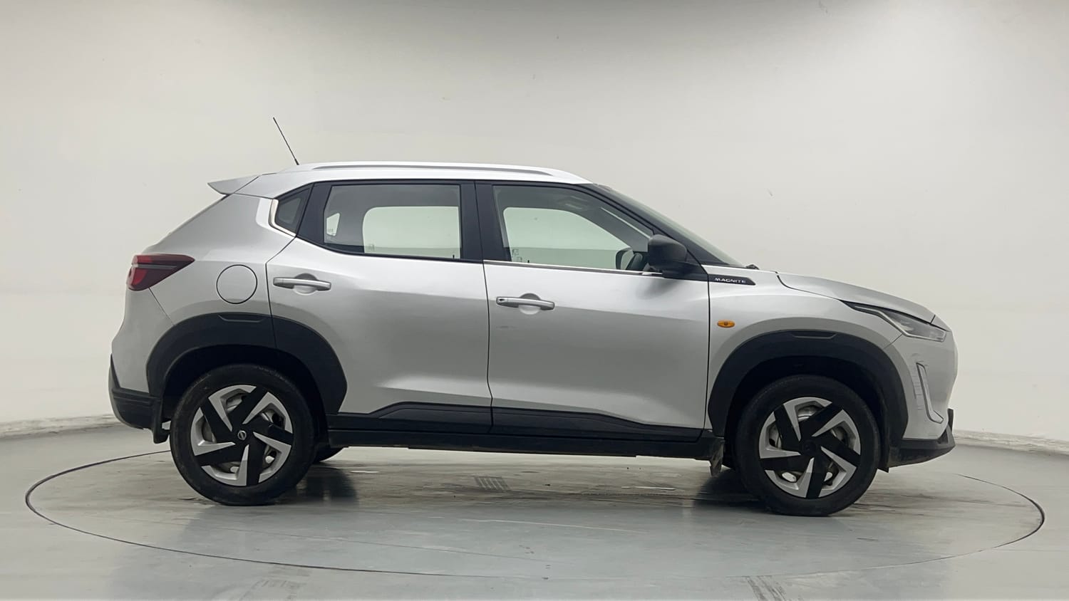 Used 2021 Nissan Magnite XE Petrol Manual exterior RIGHT SIDE VIEW