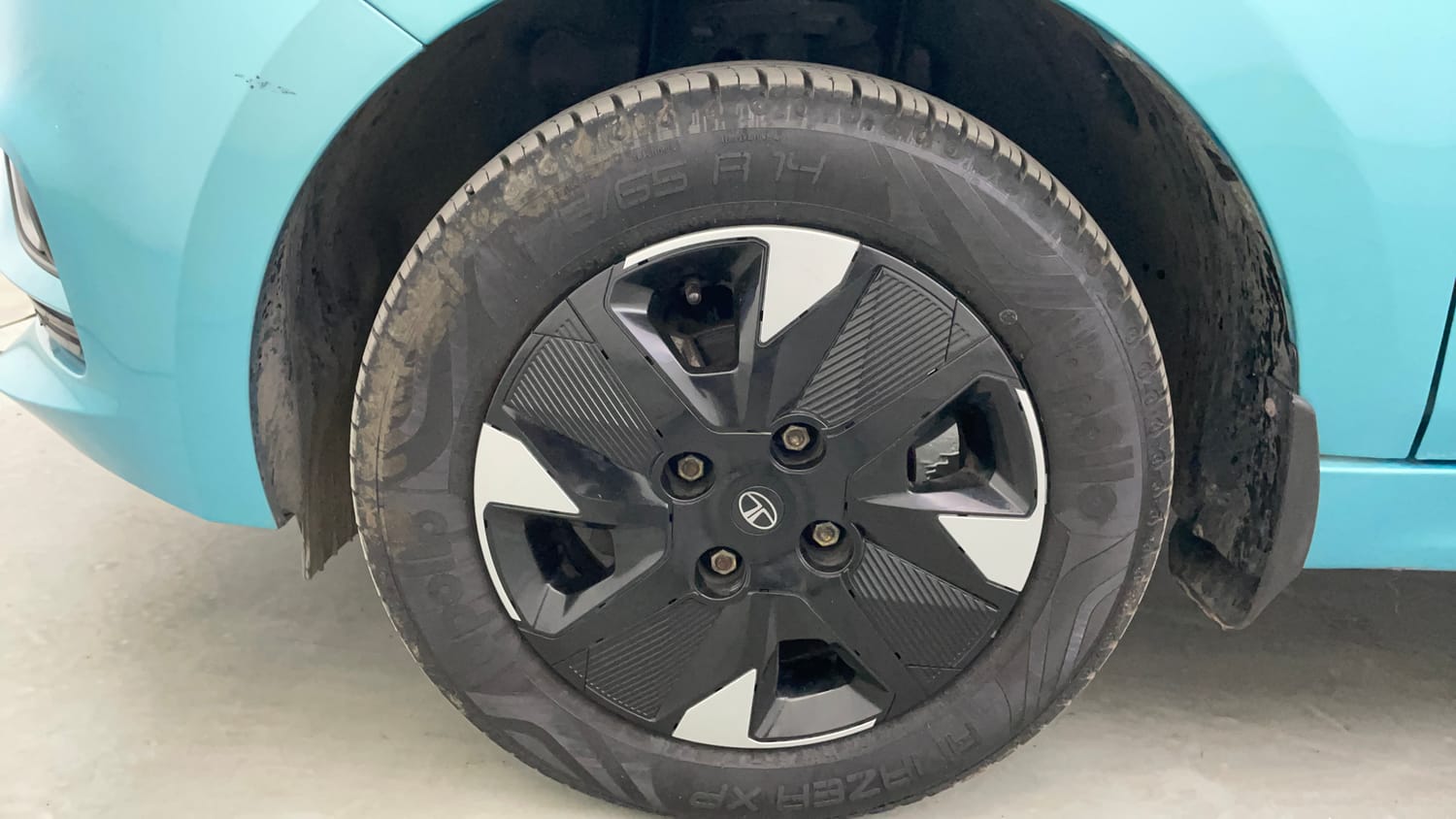 Used 2025 Tata Tiago XT Petrol Manual tyres LEFT FRONT TYRE RIM VIEW