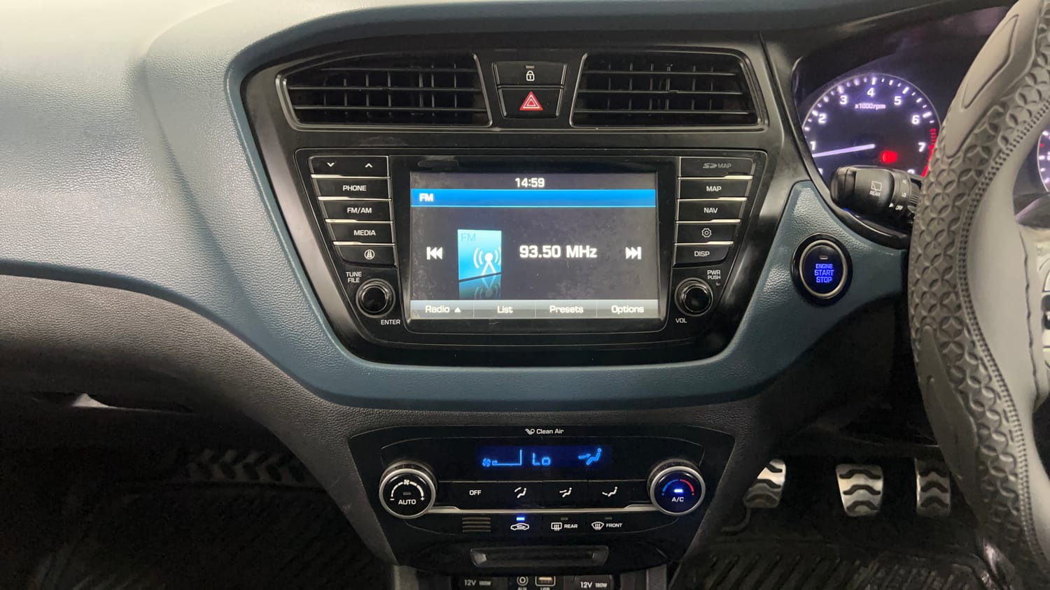 Used 2016 Hyundai i20 Active 1.2 SX Petrol Manual interior MUSIC SYSTEM & AC CONTROL VIEW