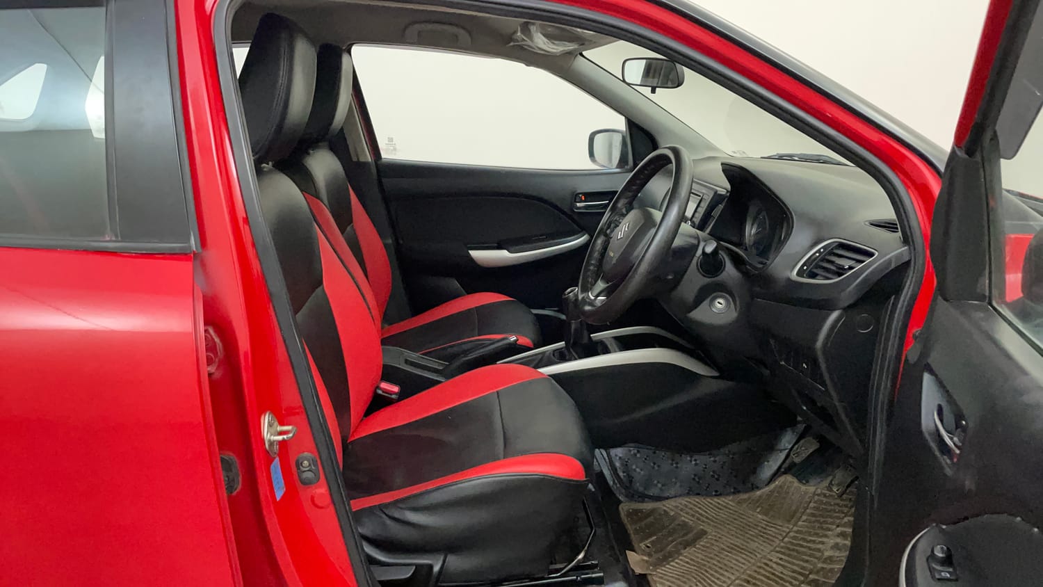 Used 2018 Maruti Suzuki Baleno Delta 1.2 Petrol Manual interior RIGHT SIDE FRONT DOOR CABIN VIEW