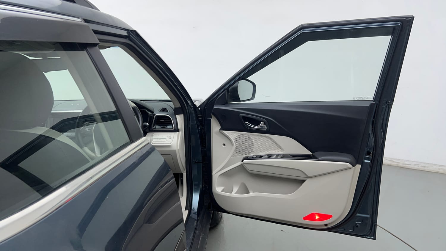 Used 2021 Mahindra XUV 300 W8 1.2 Petrol Petrol Manual interior RIGHT FRONT DOOR OPEN VIEW